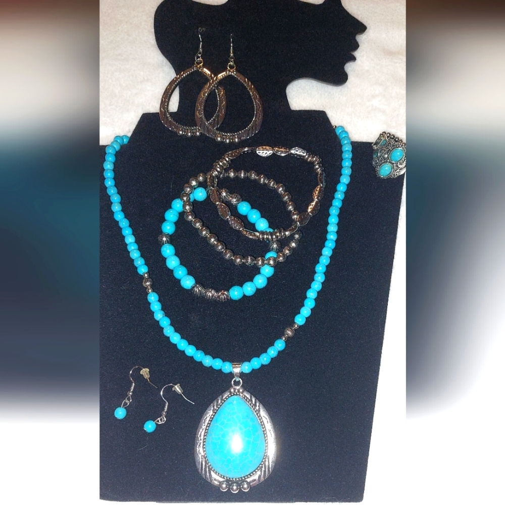 7pc Nwot Turquoise and Silvertone Jewelry Set Smoke Free Home.You Get All In Pic